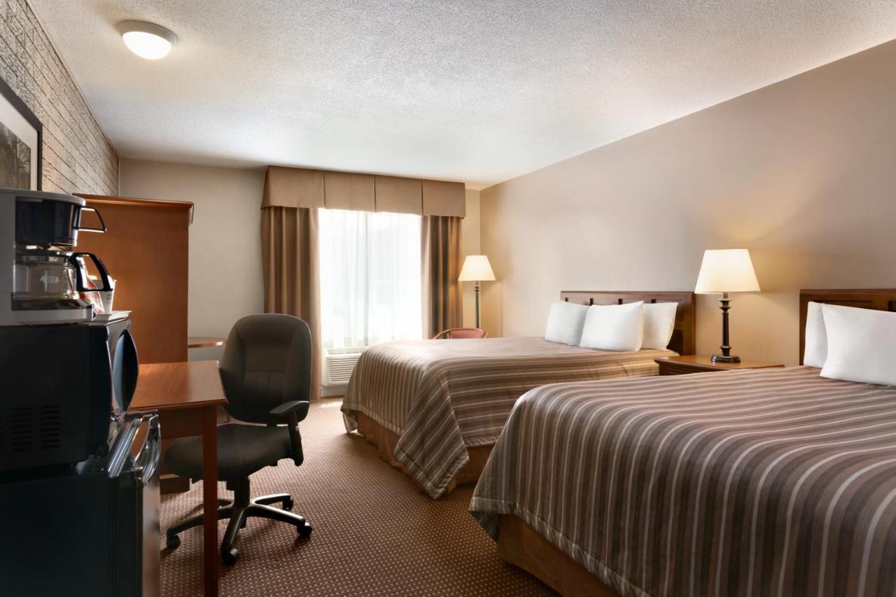 Travelodge By Wyndham Simcoe Exterior foto